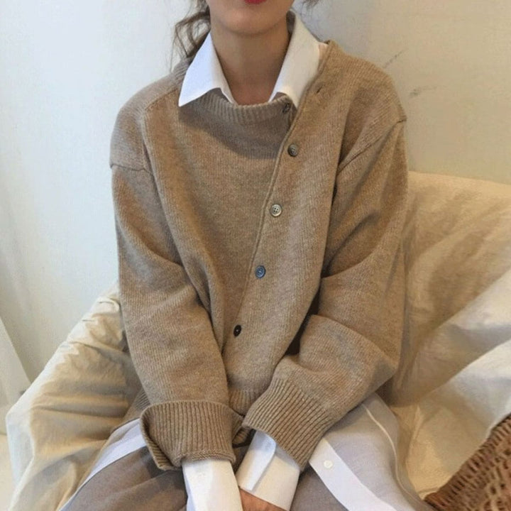 Luna | Cardigan with Asymmetric Buttons