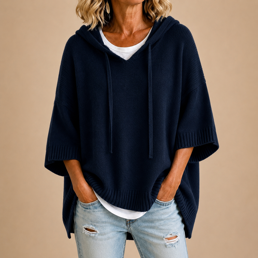 Oriana | Knitted poncho with hood and three-quarter sleeves
